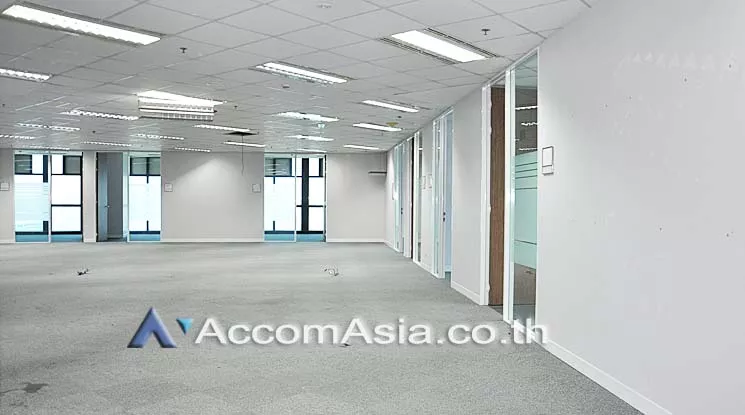 5  Office Space For Rent in Silom ,Bangkok BTS Sala Daeng at United Center AA10412